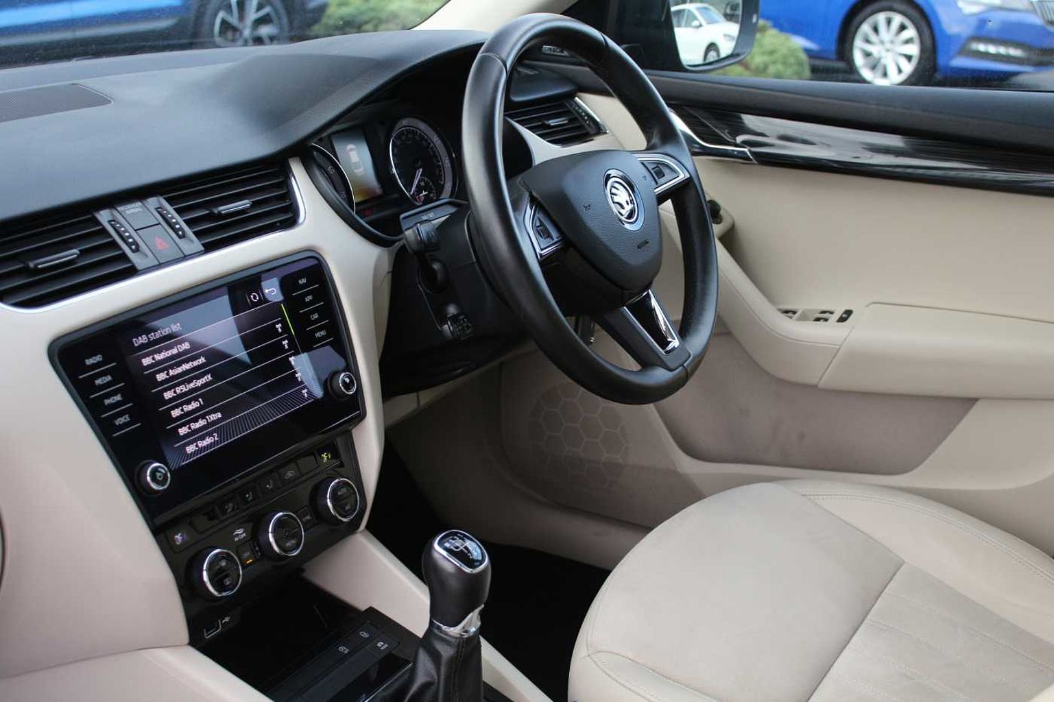 SKODA Octavia Hatchback 1.5 TSI SE L (150PS)